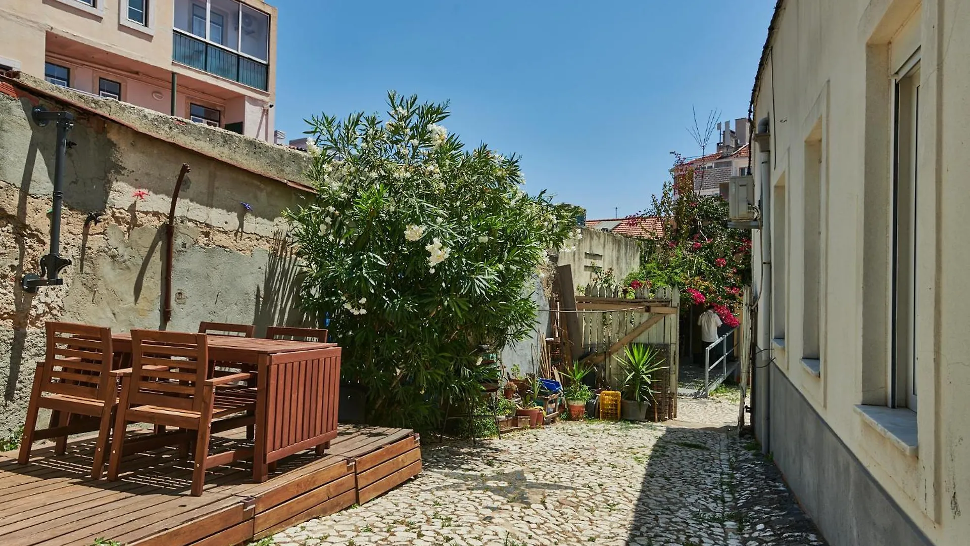 The Back Yard Nest Apartment Lisbon