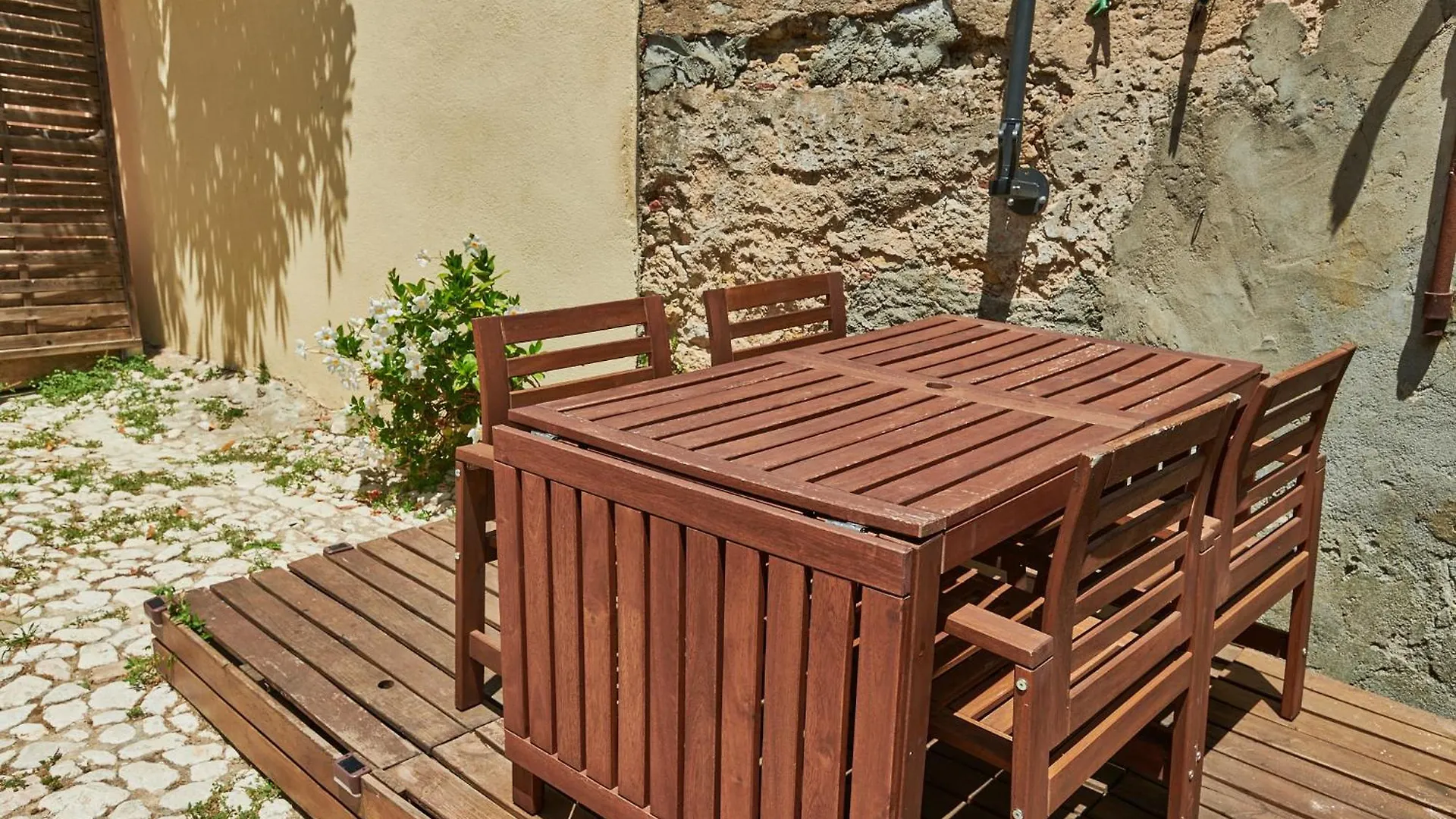 The Back Yard Nest Apartment Lisbon Portugal