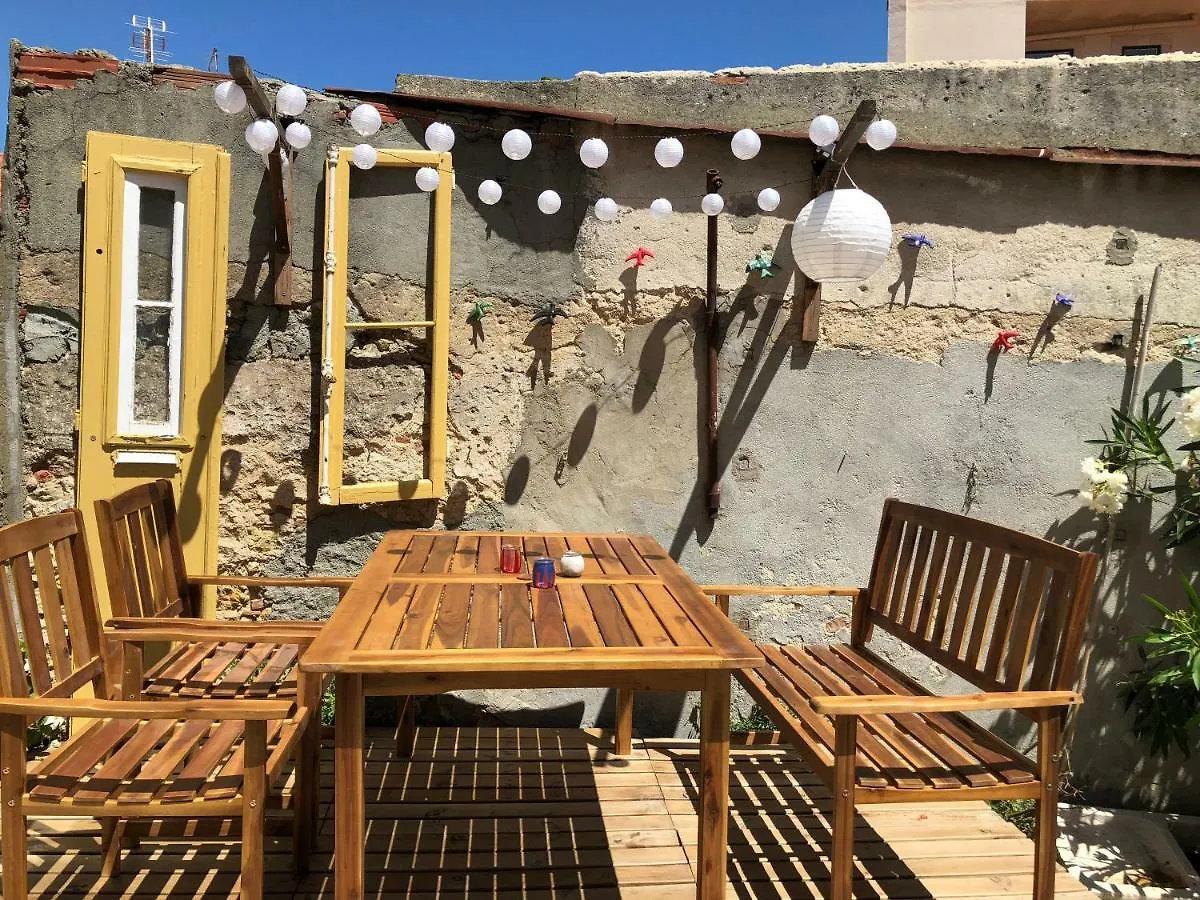The Back Yard Nest Apartment Lisbon Portugal